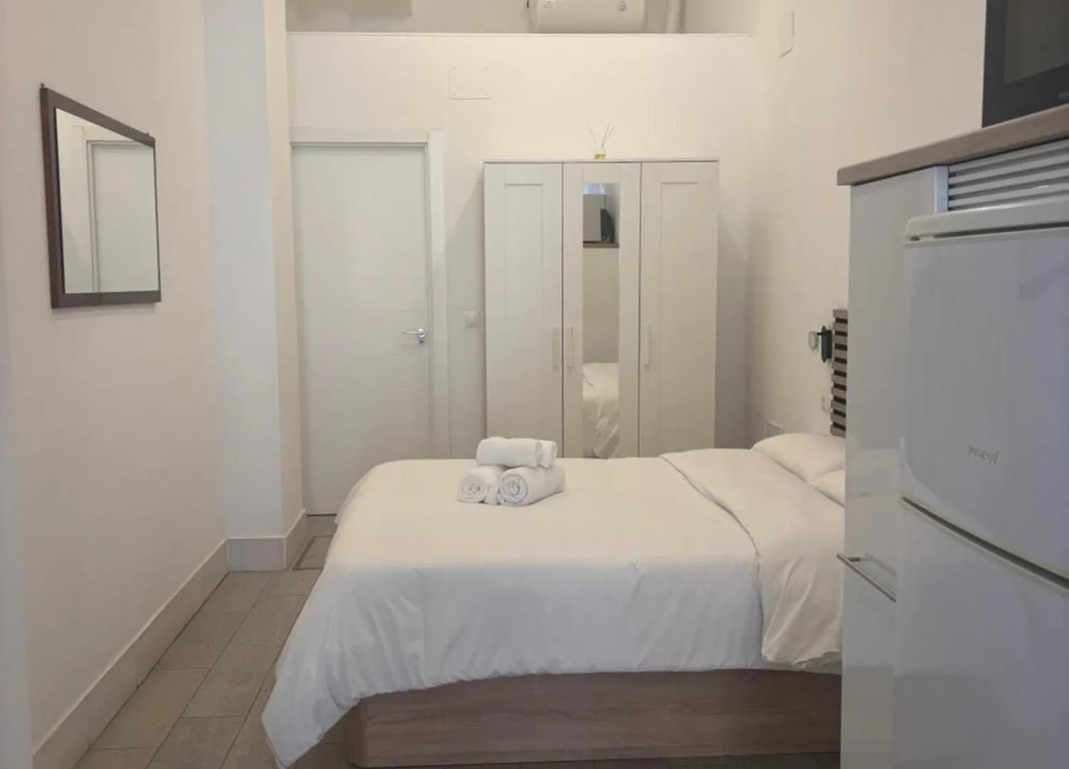 Estupendo Piso A 3 Min Estacion De Tren Maria Zambrano Y Bus Apartment Malaga